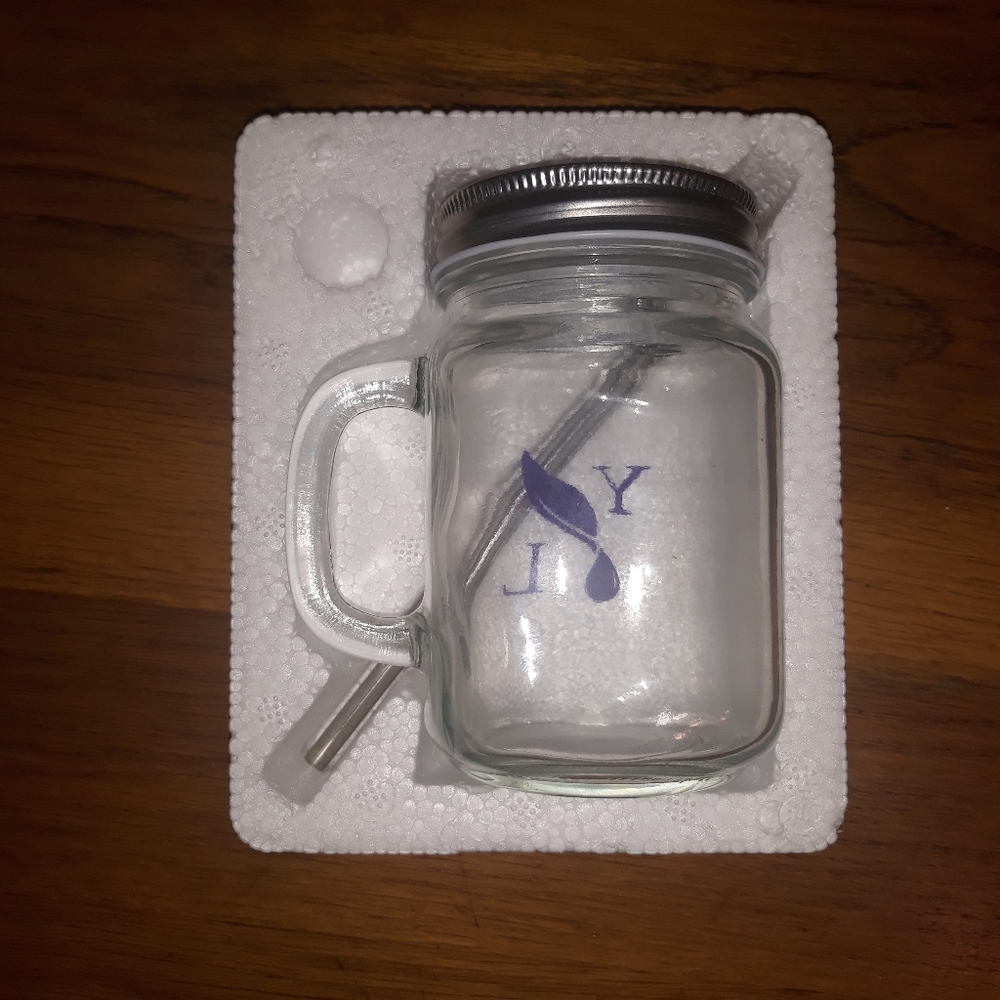 Young living drinking jar w/reusable straw